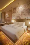 Whistler Garden Hotel Отели в г. Kosambi