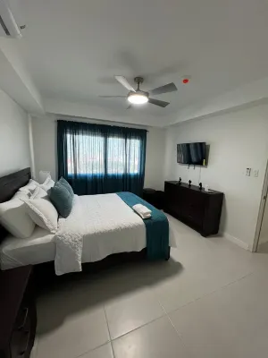 Cozy apartment in new  Kingston w/rooftop pool, super close to A/C Marriott.