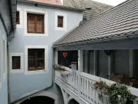 Cozy, quiet maisonette with arcade in the middle of Pirna's old town! DDR Museum附近的飯店