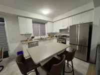 Newly Built 3-bedroom house with WiFi, Parking and AC 15 mins to the Falls Hotels in Thorold