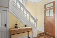 Charming 5-BR, 8 mins to ND, in Museum District