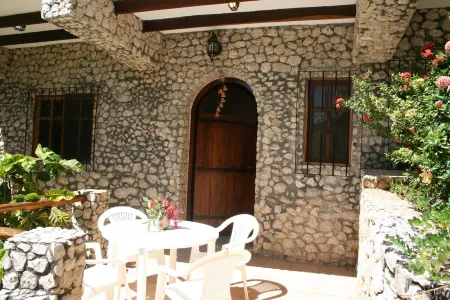 Beautiful pool, 6-min walk from beach, ocean views - VILLAS CASA LOMA - Villa 4