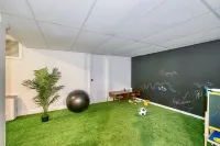 Lux Family Home Just 1mi to East Hampton Village + Beach w/ Pool, Cinema + Bikes