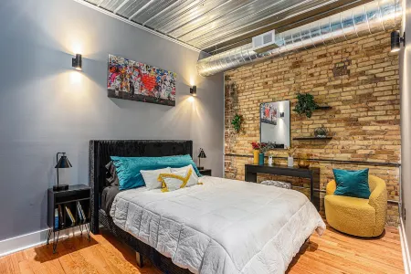 Huge Historic Condo downtown in the Heart of the city Отели рядом с достопримечательностью «DeVos Place»