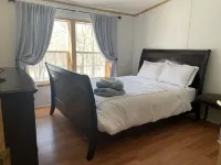 4 bedroom house 10 minutes to Windham Mountain