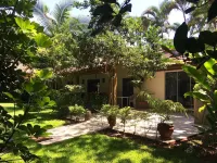 House 200 Metes From the Beach. Hotels near Praia Boracéia