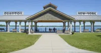Walkable, modern, spacious village home, dockage, hot tub, fenced in yard. - Wi-Fi