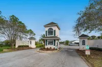 3 Bedroom Renovated Vacation Rental close to the beach in Panama City Beach, Fl