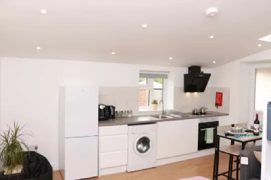 Cosy Studio: Kitchen, Parking, 10' walking to Town Hotels in 