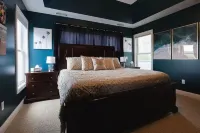 Amazing Home Near IU's Campus with Indoor Basketball Gym & Weight Room Hotels near College Mall