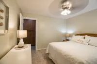 Oceanview GEM Kihei Condo! 2BD/1BA, AC, Pool, Laundry and Steps to Sugar Beach!