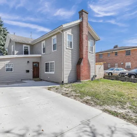 5 Bedroom 7 Beds Cozy and Spacious Home