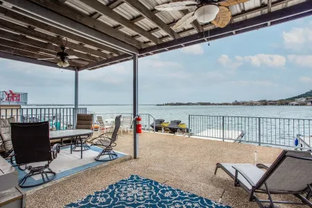 Moonshine Cove Отели рядом с достопримечательностью «Horseshoe Bay Resort - Ram Rock Course»