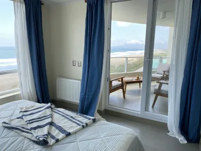 Beachfront Spectacular New Apartment sleeps up to 8 - Laguna del Mar Các khách sạn ở 