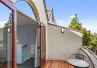 Nice place, great lakeside locationHeated Pool,Spa Bath,Strong WiFi,SKY TV