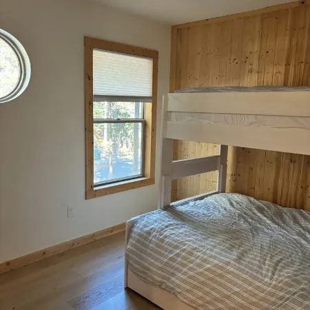 Cabin walking distance to Donner Lake