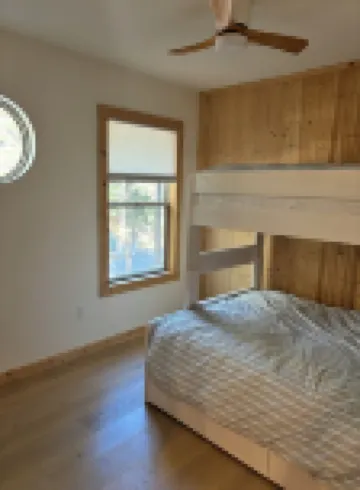 Cabin walking distance to Donner Lake