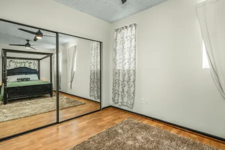 Circle Overlook-Private Downtown apartment