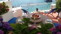 BEAUTIFUL ROMANTIC VILLA SURROUNDED BY GREENERY OVERLOOKING THE SEA