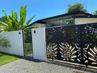 Oasis in Uvita with salt water pool Wi-Fi A/C, minutes from town and the beach!