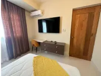 Elegant & Luxurious 5th Floor 1 Bedroom Apartment