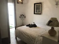 Comfortable apartment with courtyard close to the center and beach.
