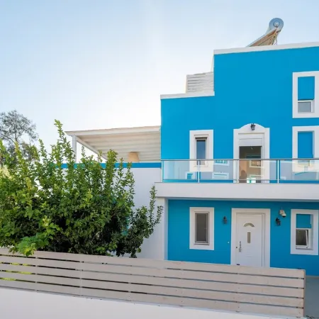 Seabreeze, a new luxury seafront villa for up to 9 people