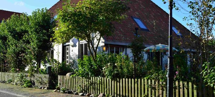 Stylish apartment with garden in a former farmhouse in De Waal Hotels in Texel