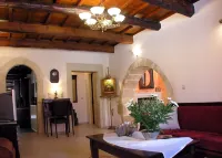 Luxurious villa with private private heated pool & spectacular views Hotels in Mylopotamos