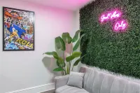 Modern Jersey City Getaway - Art & Family Fun!