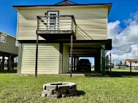 Anchors a-Wave - remodeled, cozy 3/2 home is ready for your coastal vacation