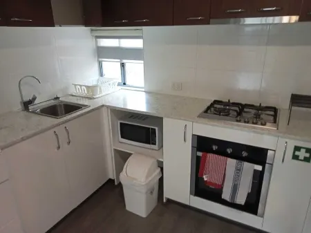 Nice 2 bedrooms and 1 bathroom apartment in the south east of the Perth City.