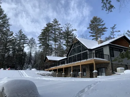 Incredible Cottage on Crystal Lake. Very private on 7 acres