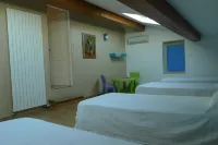 LARGE HOUSE IN A MAS WITH POOL GARDEN CALM NEAR THE SEA AND PERPIGNAN فنادق في Cabestany