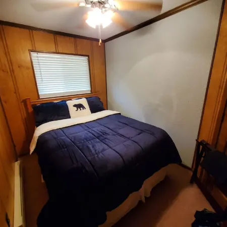 3bd/2ba Summit Condo Close to Village and on shuttle route.
