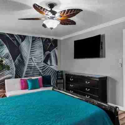 River Front Condo: Close to Downtown and Gruene! Rooms