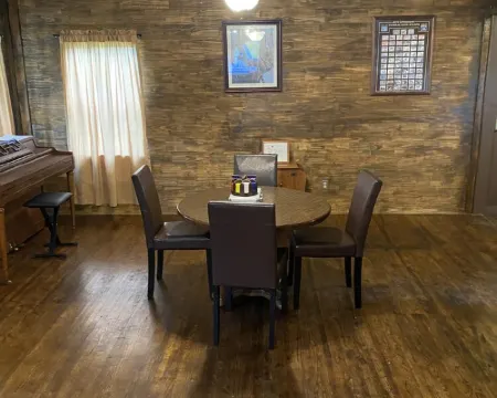 Private Cottage on 38 acres with two ponds and lake access. Hotels in McIntosh County