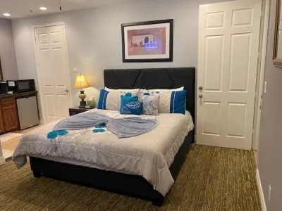 Your Place right on the lake with third floor balcony to watch the sunset 2x2+1