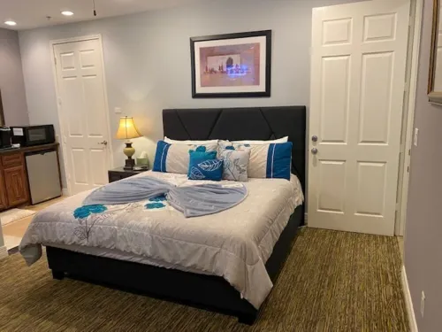 Your Place right on the lake with third floor balcony to watch the sunset 2x2+1