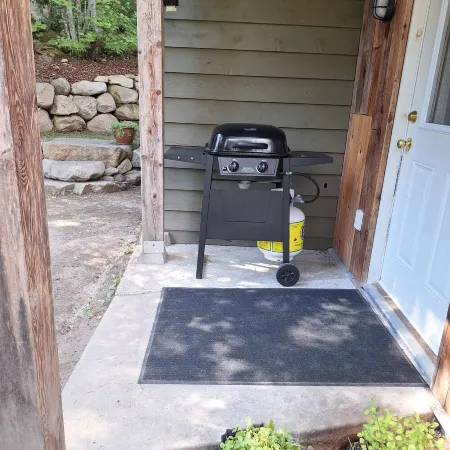 Family friendly 2 bdrm/ 3 bed  home mins from sandy beaches and downtown Nelson! Отели рядом с достопримечательностью «Саншайн Бэй Риджинал Парк - Саншайн Бэй Портен»