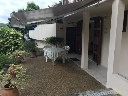 Studio RDC DE Villa Отели рядом с достопримечательностью «Point du Bout Beach»