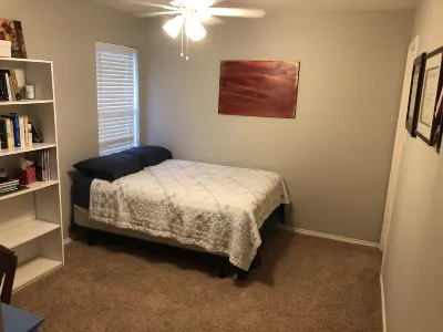 Aggie Home with a Large Yard Hotel in zona City of Bryan Human Resources Department -- This is not the location for Food Stamps assistance.