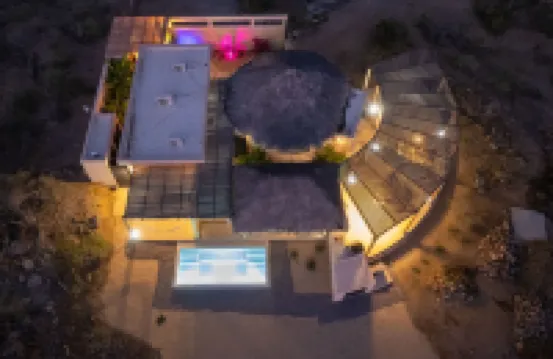 Private Villa - Heated Pool, Ocean View & Walk to Beach