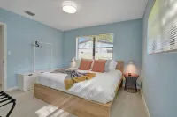 Casa Bella - 5 BR Villa in Miami with Pool, Mini-Golf, Basketball+