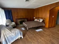 Spacious Renovated Ranch Retreat near Tackett Creek & Cumberland Gap Park, & LMU Hotels in Middlesboro