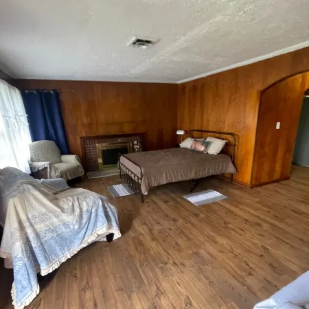 Spacious Renovated Ranch Retreat near Tackett Creek & Cumberland Gap Park, & LMU