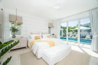 7 Minute walk to BEACH /Brand New Luxury Villa / Sleeps 10