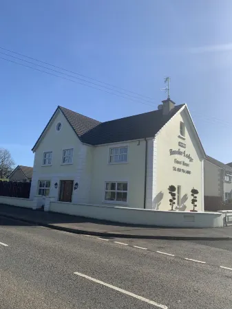 Brooke Lodge Guesthouse Отели рядом с достопримечательностью «Killymoon Golf Club»