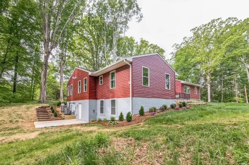 Woodhaven: Your Serene Countryside Escape 5 Bedroom Farmhouse by RedAwning