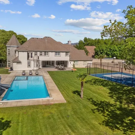 The Country House 6 Bedroom Home
